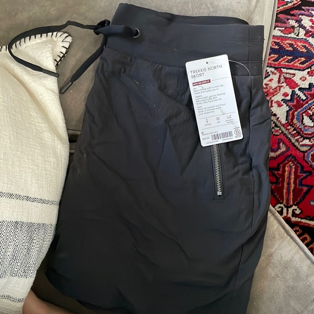 NWT Athleta Trekkie North Skort, black size 8